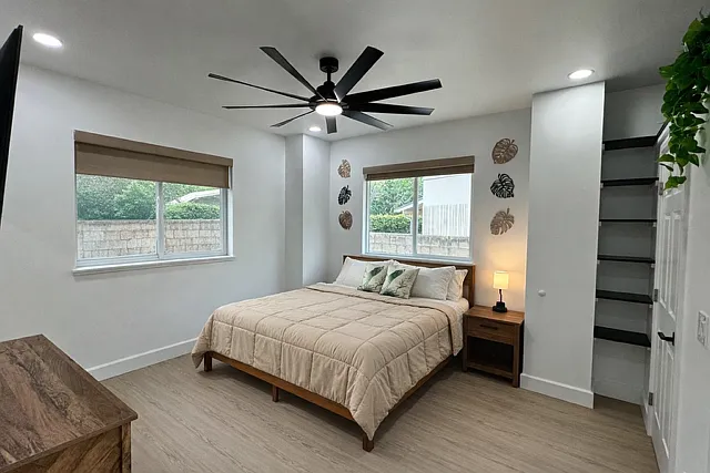 Primary Bedroom - King Bed
*Full length mirror
*Walk in closet
*Private Bathroom