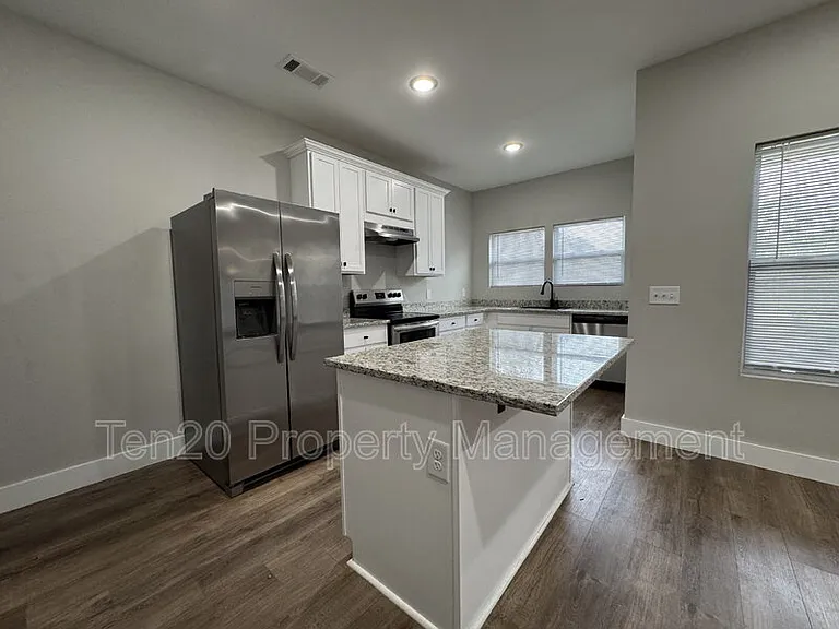 1346 Ingersoll Dr — Photo 11