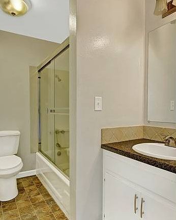4th image of 305 Bedrock Dr