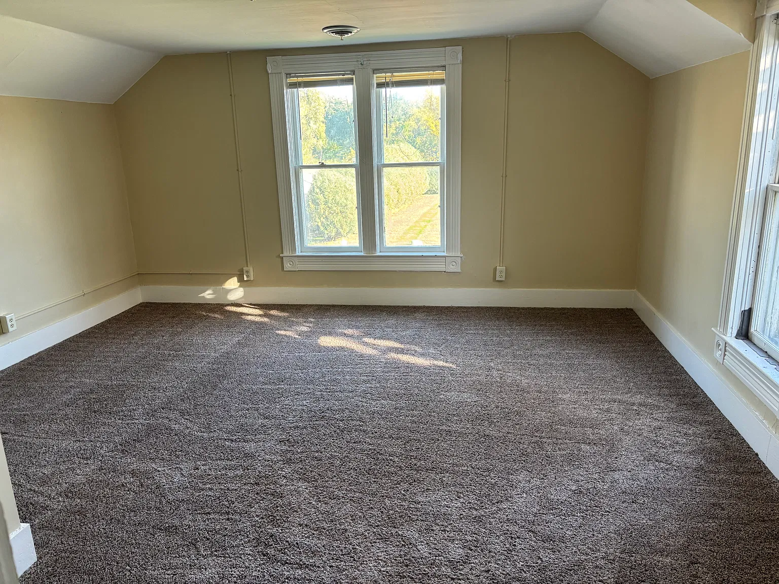 2 bed, 900 sqft, $700 — Photo 2
