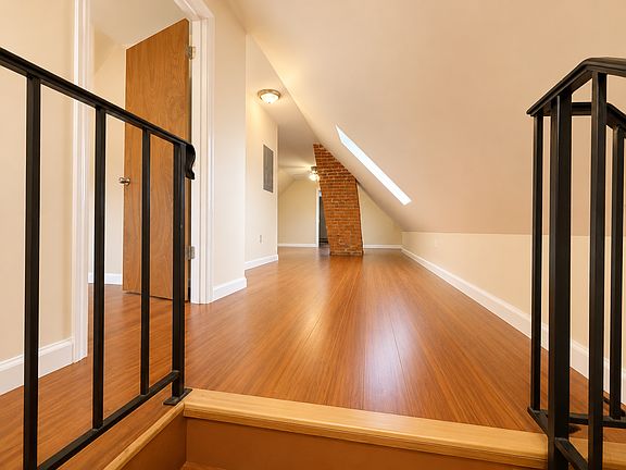4th image of 91-93 Benton St #2