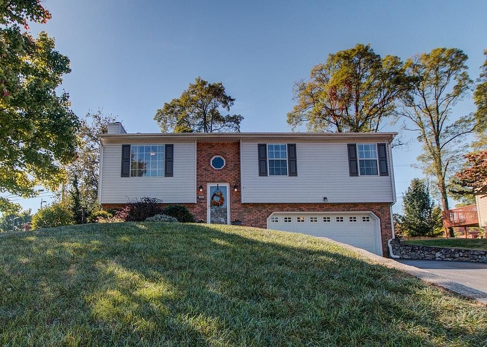 1st image of 1024 Courtney Cir