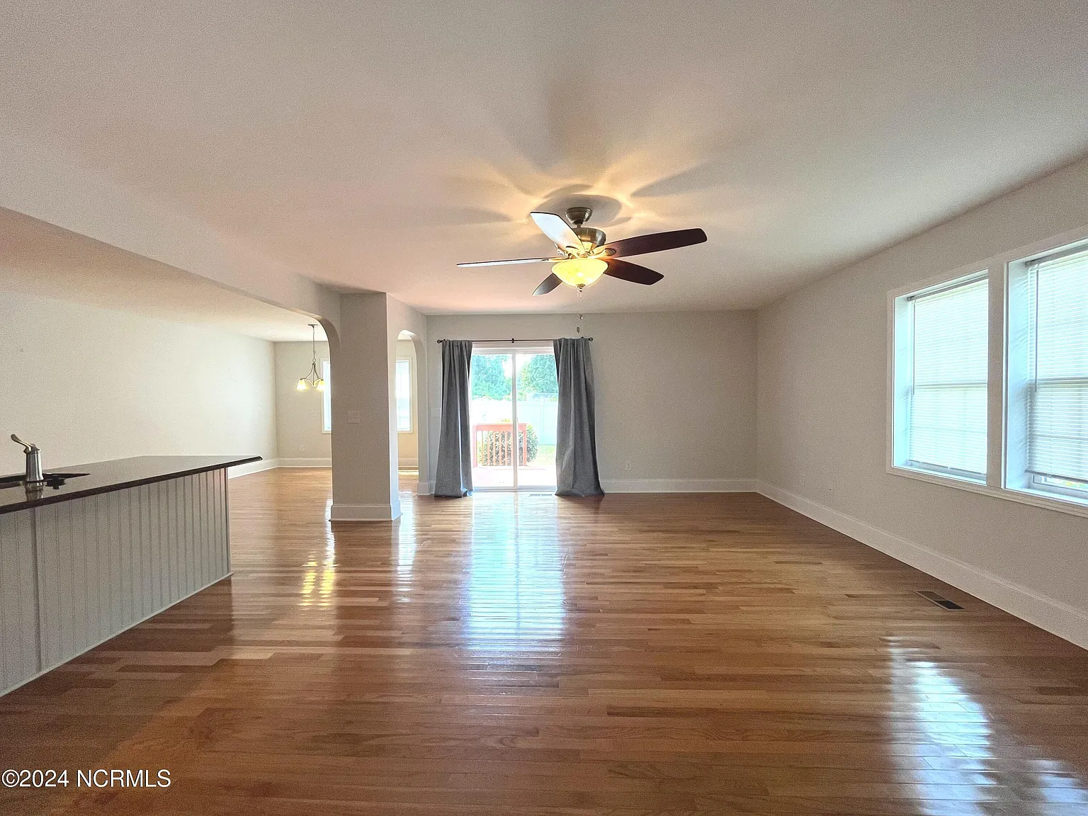 3 bed, 2.5 bath, 2150 sqft, $2,050 — Photo 4