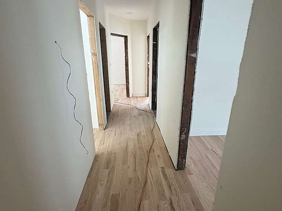 4th image of 207-209 Hansbury Ave #2