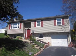 405 Colonial Club Dr, Harrisburg, PA 17112