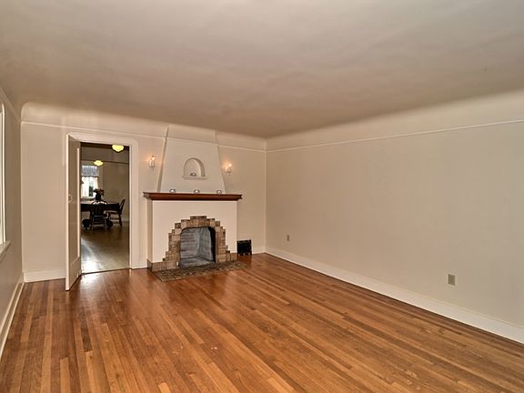 2nd image of 1415 Oakes Ave
