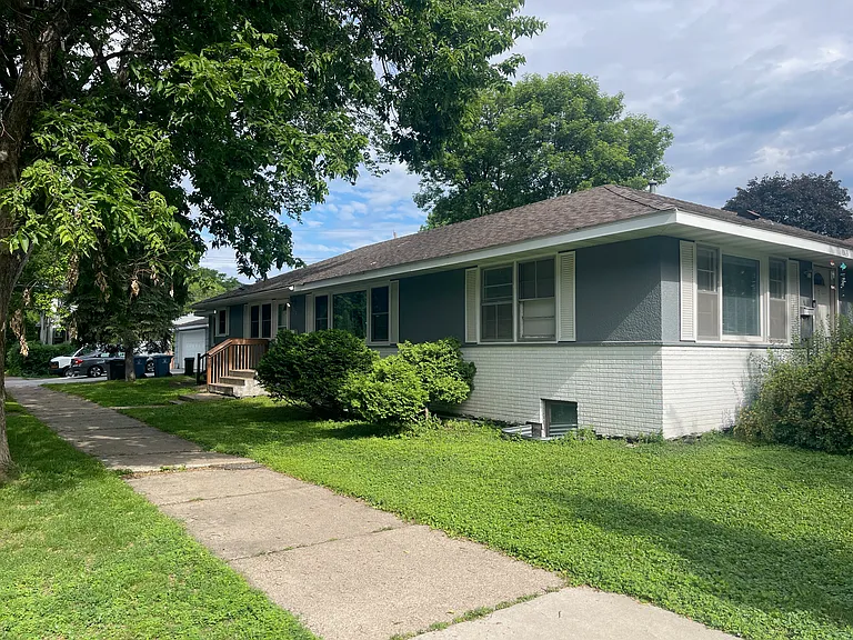 1717 Talmage Ave SE — Photo 2