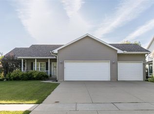 170 N 16th Ave, Hiawatha, IA 52233