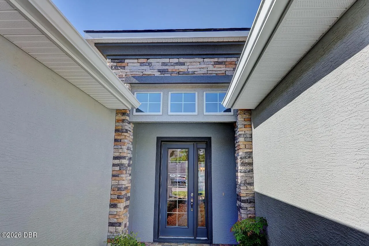 3 bed, 3.0 bath, 2056 sqft, $2,600 — Photo 4