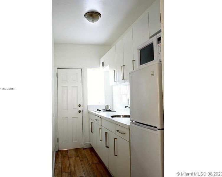 1st image of 710 Lenox Ave #11