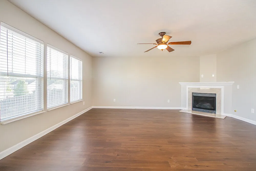 4 bed, 3.0 bath, 2495 sqft, $2,625 — Photo 2