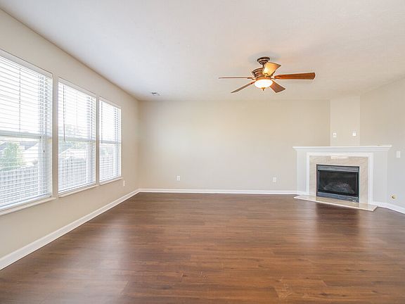 2nd image of 902 Grand Oak Dr