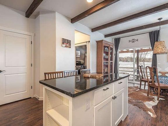 Kitchen Dining area