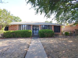1526 Reynoldston Ln, Dallas, TX 75232