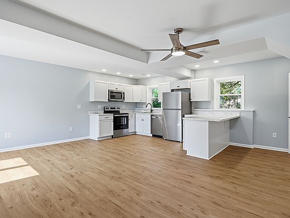 3rd image of 720 Hurd Ave