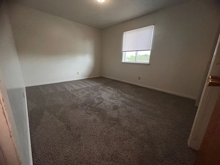 3203 Spring Valley Ln E — Photo 13