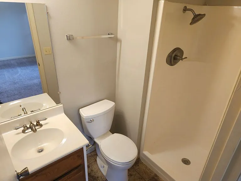340 Creekwood Ct #B — Photo 7