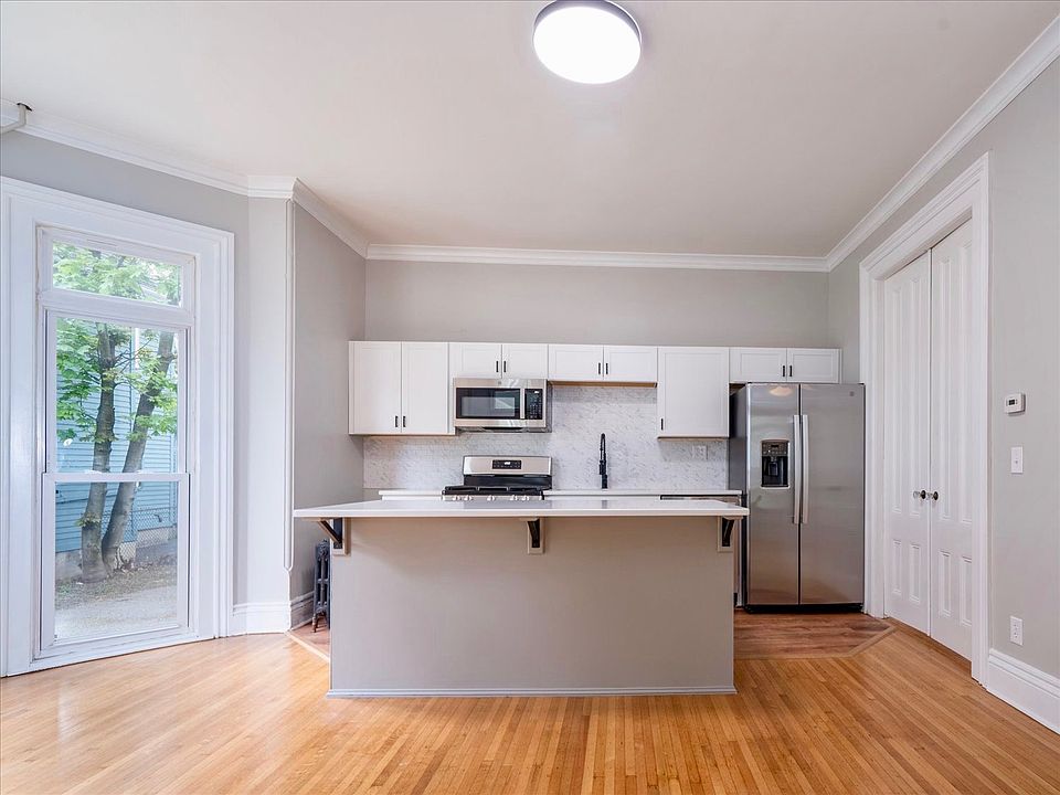 1st image of 261 Meigs St APT 2