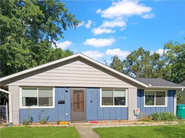 1321 S 2nd St, Mattoon, IL 61938