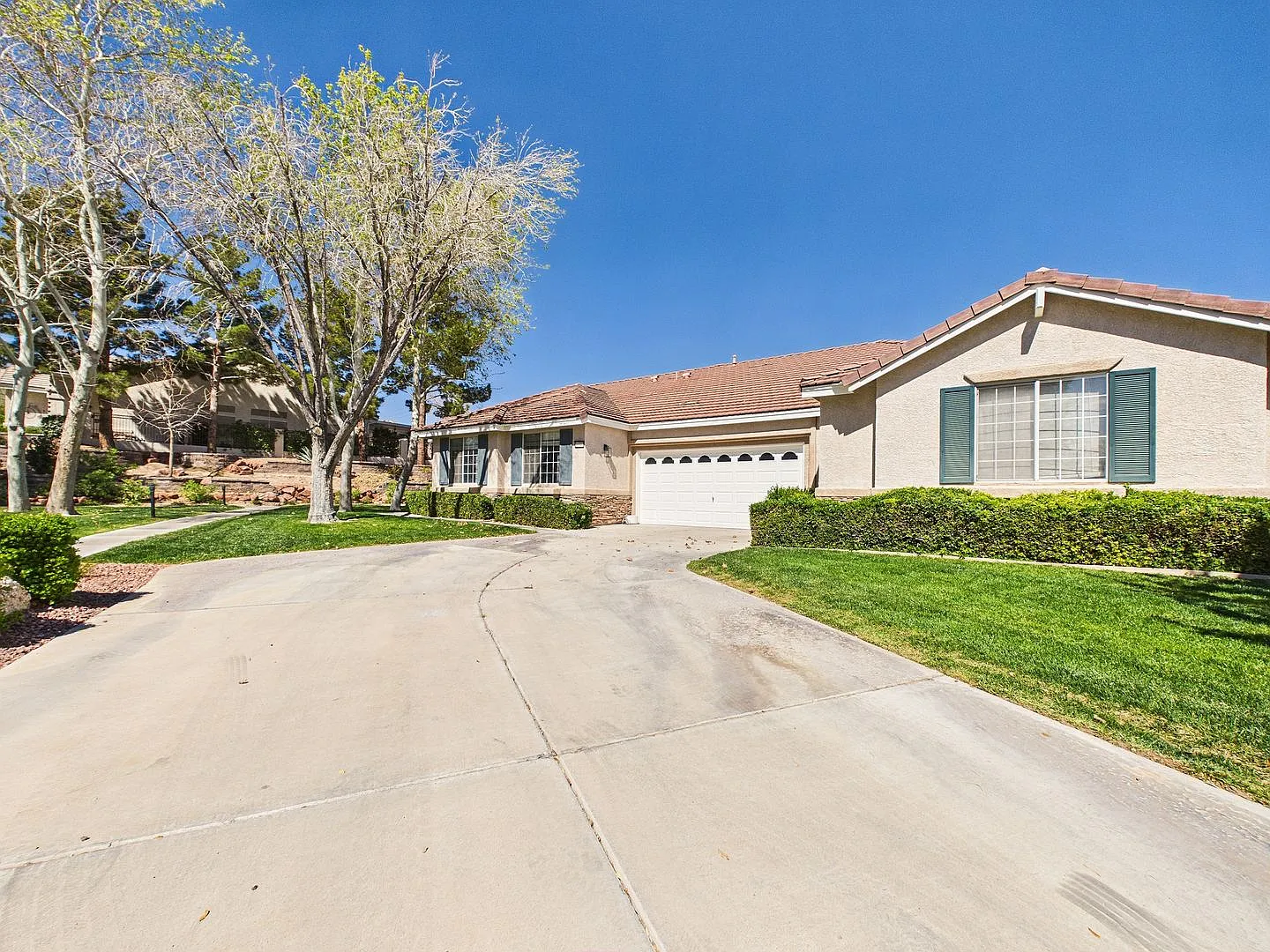 Elegant Fully Furnished 3-Bedroom 2-Bath Retreat in Summerlin — Photo 1