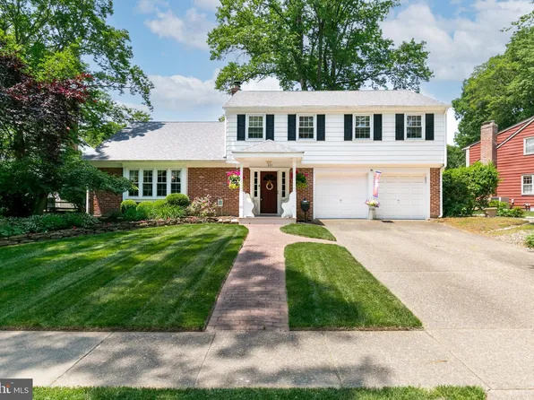 827 Waterford Dr, Delran, NJ 08075