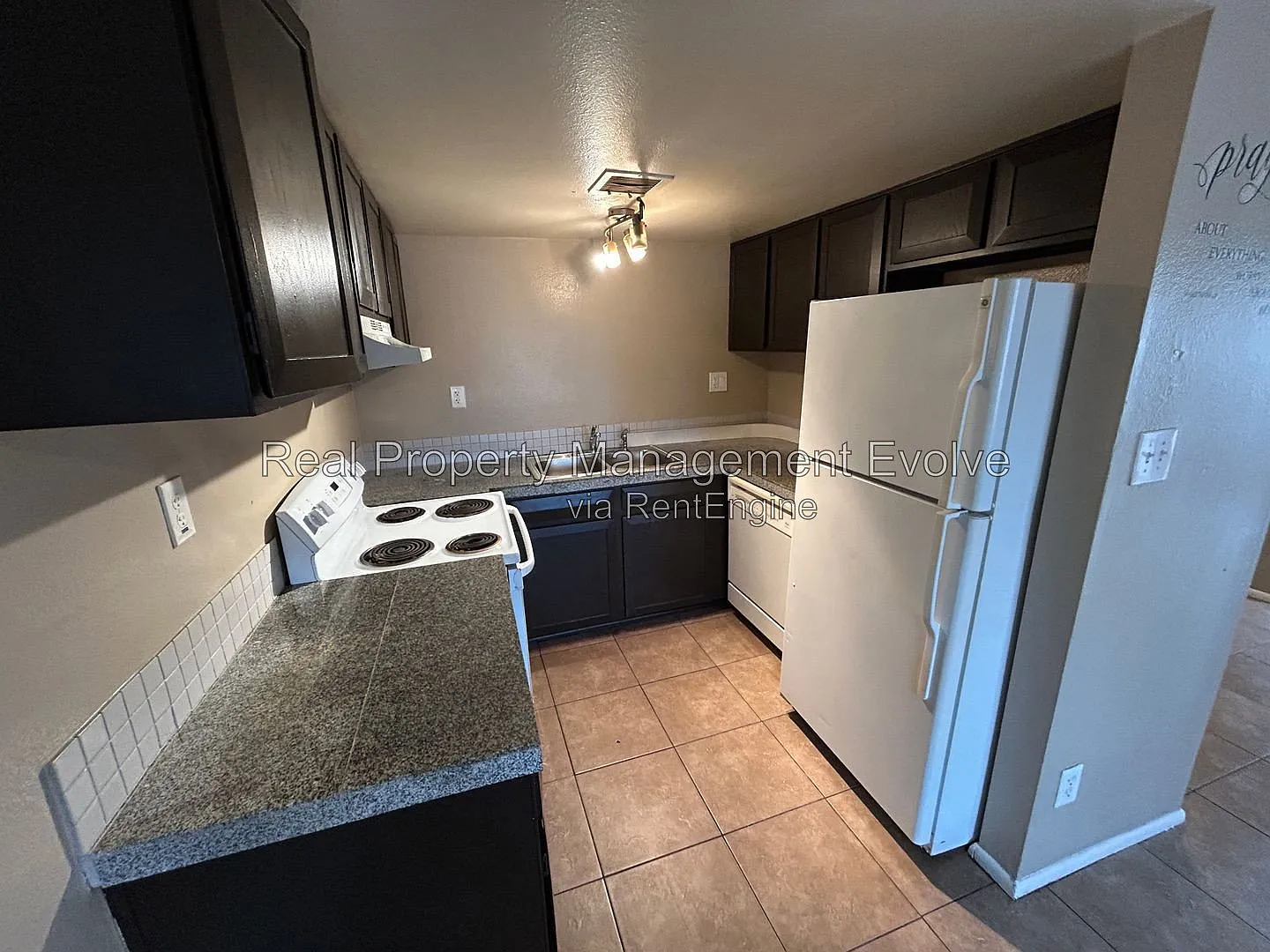 2 bed, 1.0 bath, 957 sqft, $1,050 — Photo 2