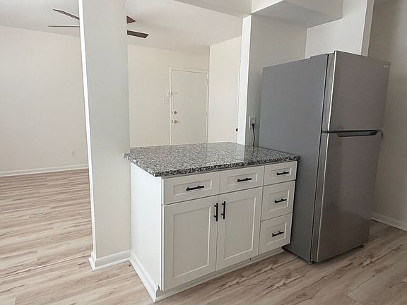 5th image of 220 N Fillmore St #6