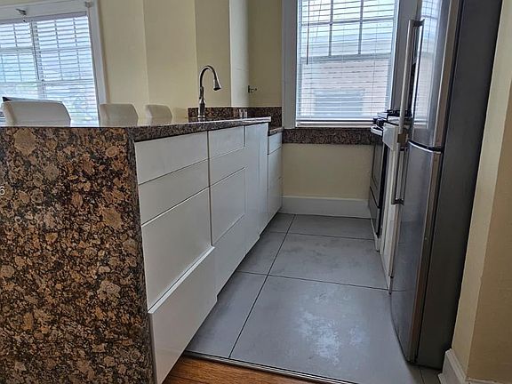 3rd image of 1611 Michigan Ave APT 10