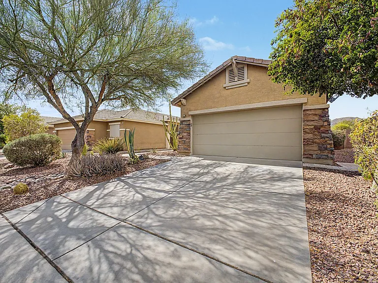 1676 W Morse Dr — Photo 5