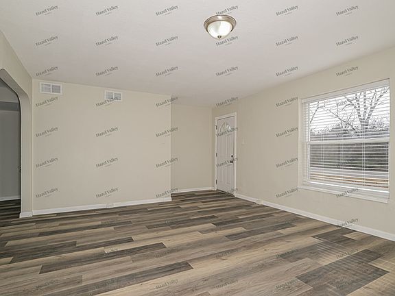 5th image of 1100 Mona Dr