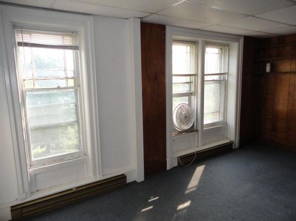 570 Madison Ave APT 3