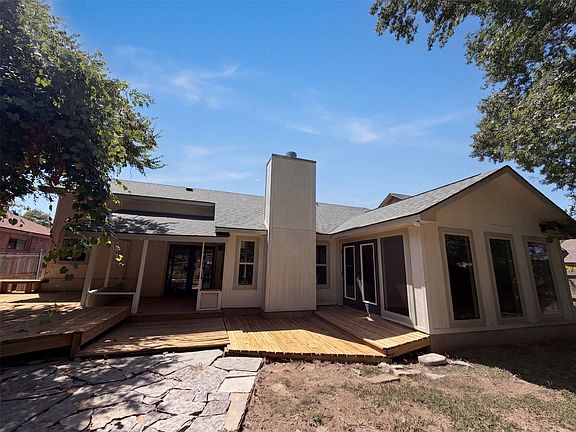 5th image of 605 Hawthorne Ln