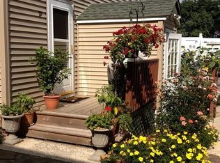 27 Parsons St #2, Easthampton, MA 01027