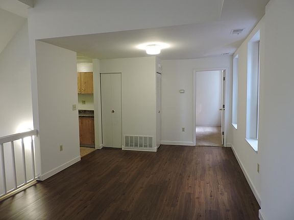 3rd image of 1903 Senate St APT C