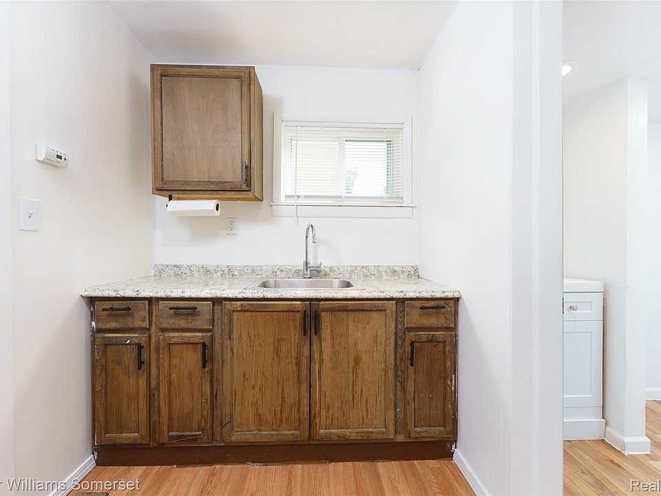7244 Ford Ave, photo 9
