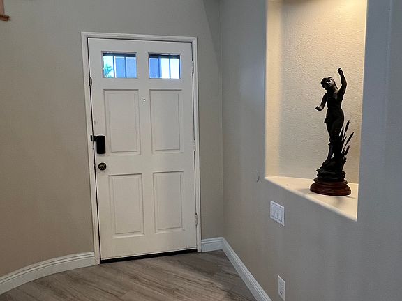 5th image of 915 S Sedona Ln