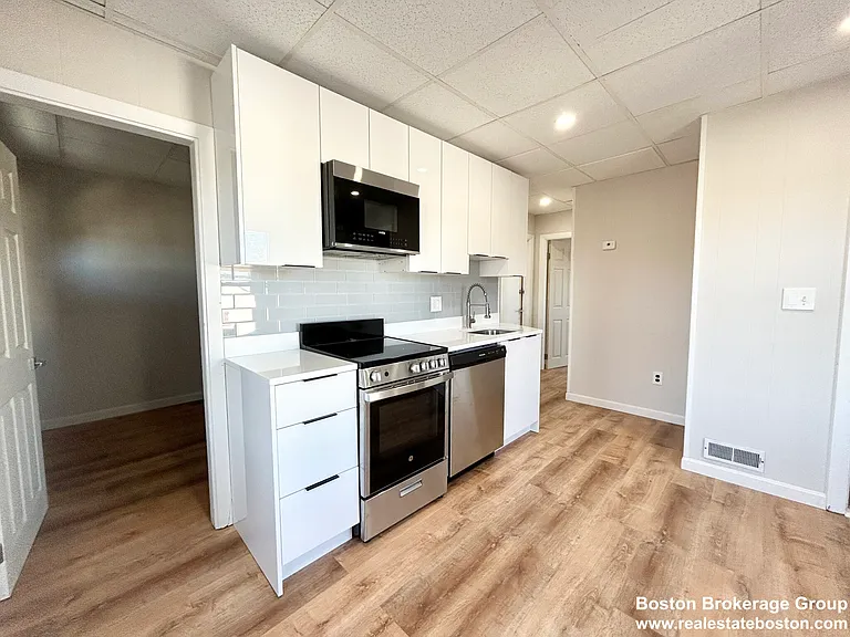 105 Buttonwood St #3 — Photo 1