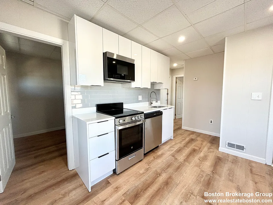 105 Buttonwood St #3