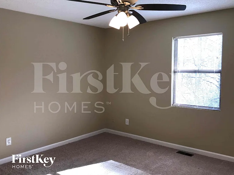 3675 Sharon Dr — Photo 8