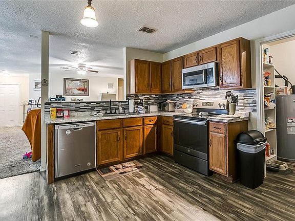 4th image of 908 Mazourka Dr