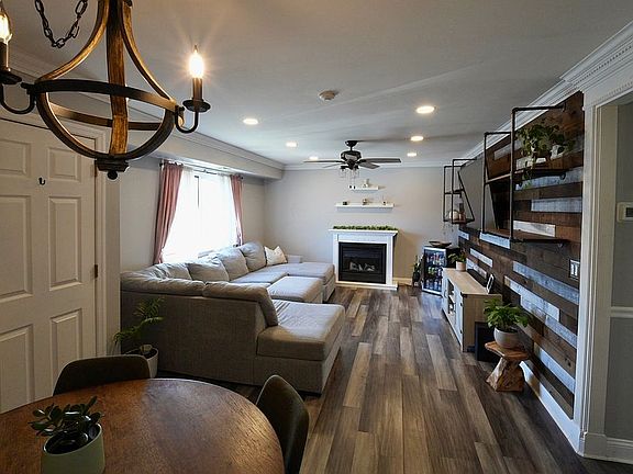 3rd image of 20 Pointe Cir S