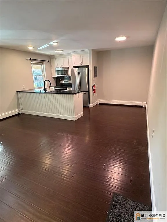 1 bed, 1.0 bath, 672 sqft, $1,800 — Photo 2