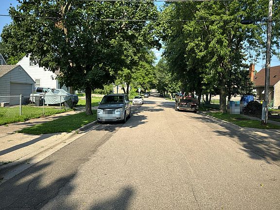 4th image of 236 Arion St E
