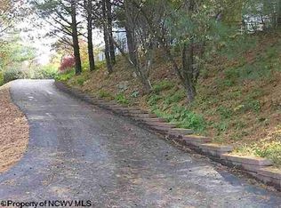 624 Poplar Woods Dr, Morgantown, WV 26505
