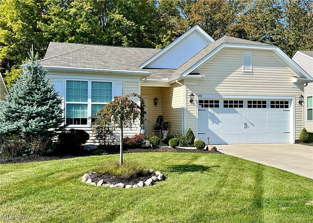 492 Arbor Ln photo 1
