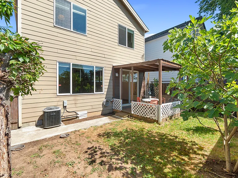1639 SW Wright Pl — Photo 5