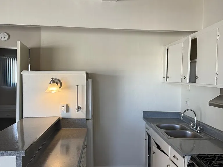 Oxnard Occidental Apartments — Photo 12