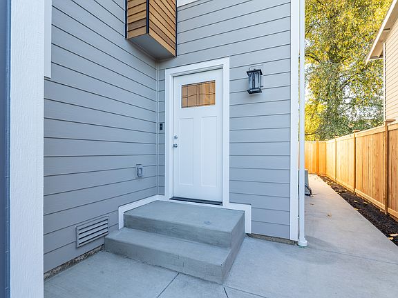 3rd image of 952 28th St NE #952