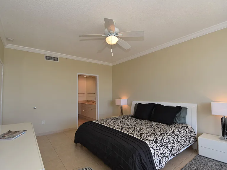 707 Crandon Blvd #Penthouse 8 — Photo 39