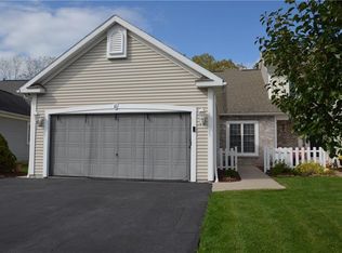 11 Foxe Cmns, Rochester, NY 14624